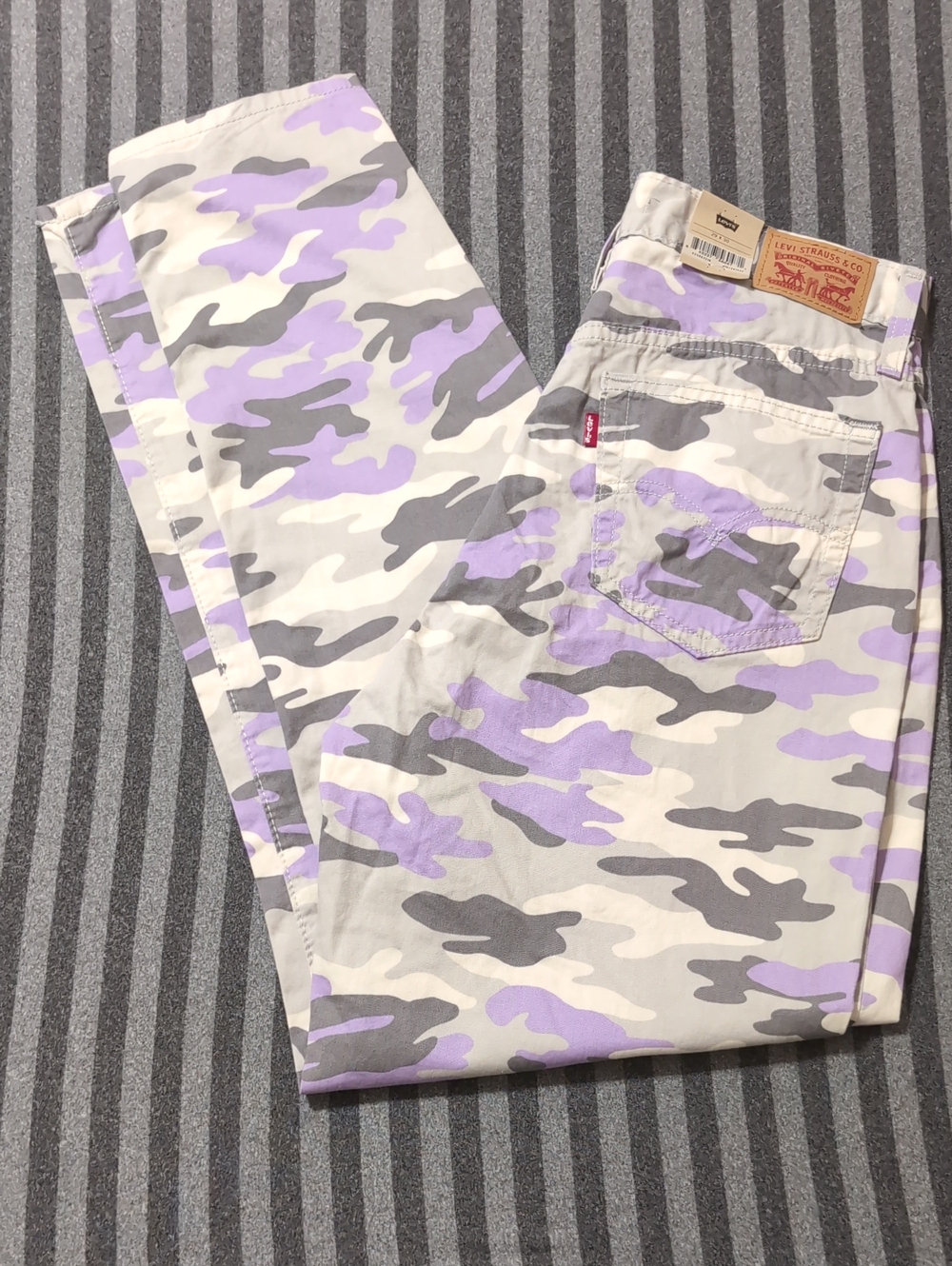 Levi's Women's Lavender & Gray Camo 29x30 80's Mom Jeans Nwt
